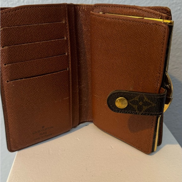 Louis Vuitton Kiss Wallet - Picture 11 of 14